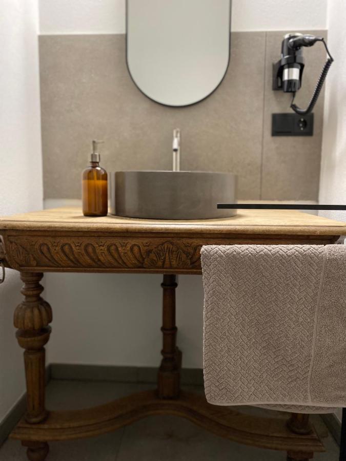 Sonnenhof 1737 - Ferienzimmer & Apartments Barbelroth エクステリア 写真