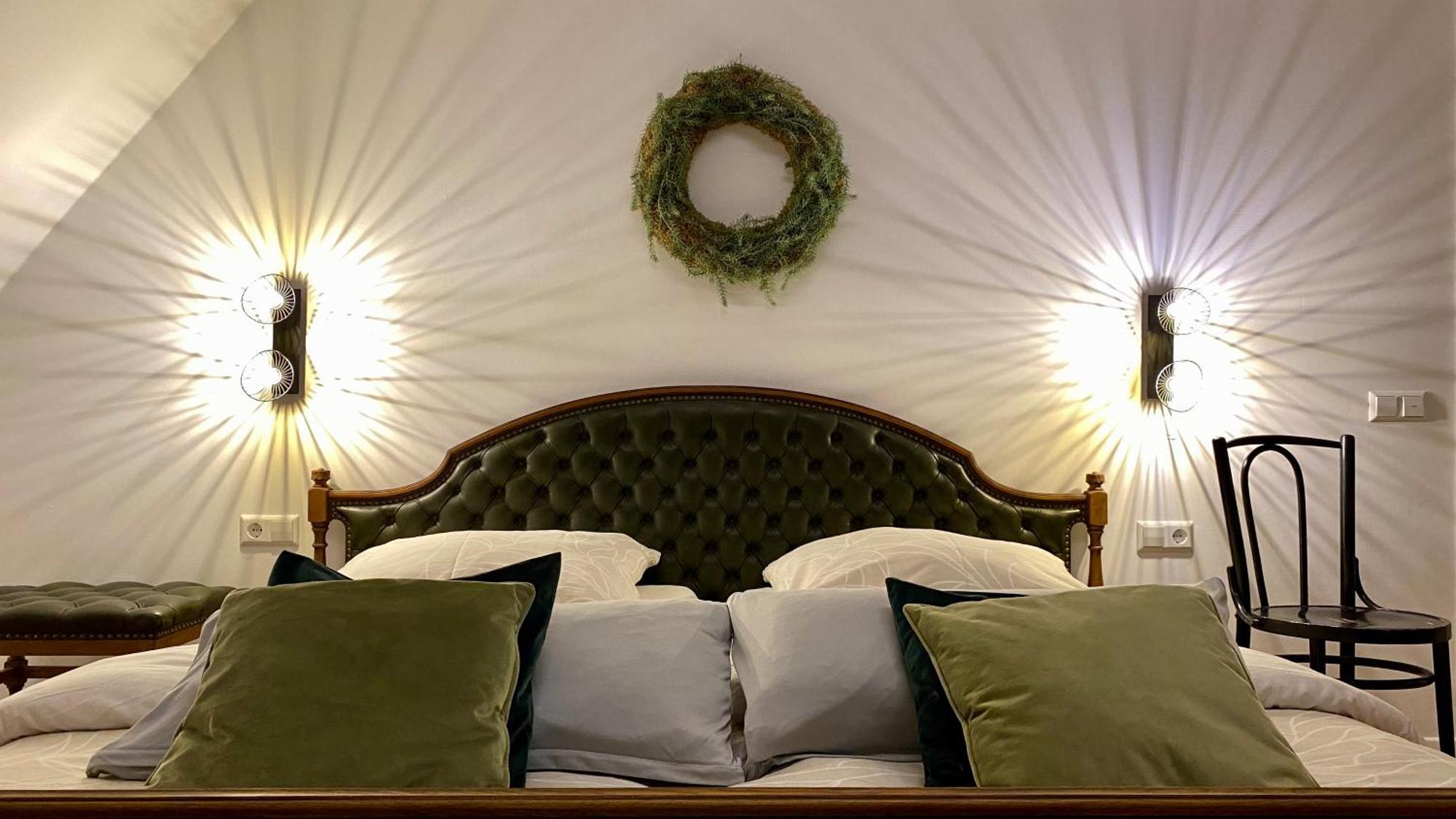 Sonnenhof 1737 - Ferienzimmer & Apartments Barbelroth エクステリア 写真
